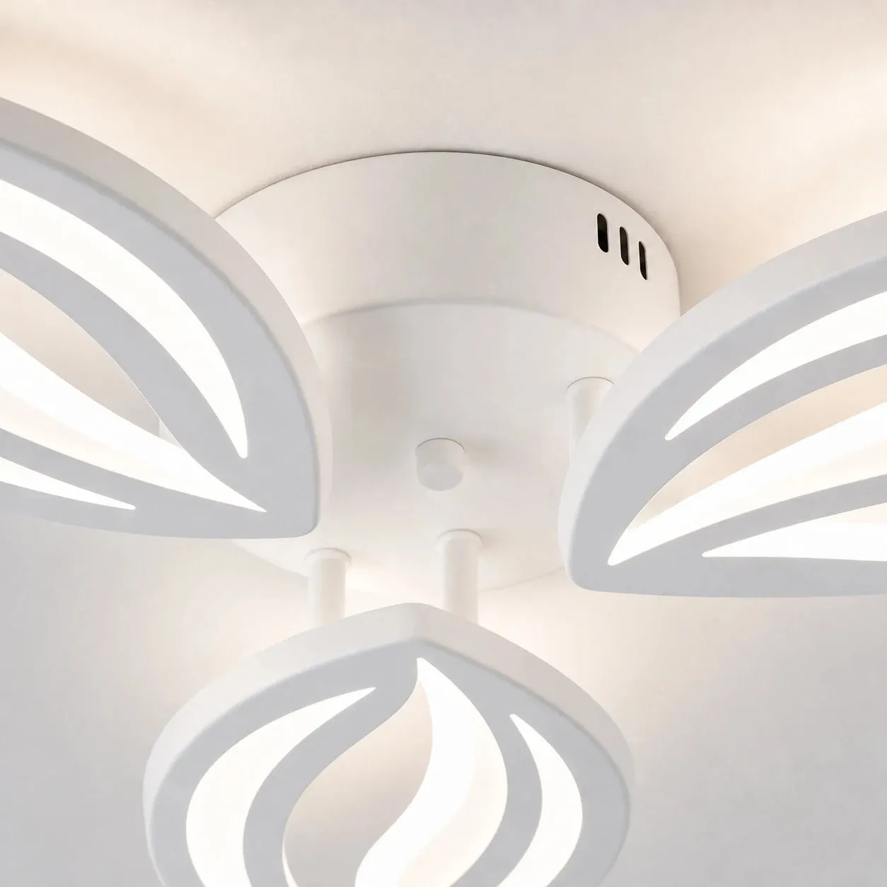 Alessandro Design Orchid 40W lustra LED alba 3 petale